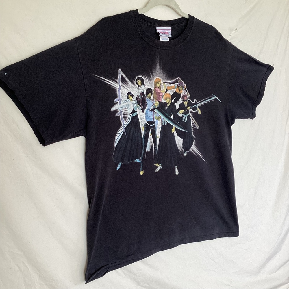 Vintage Y2K Bleach Shonen Jump Cast Anime Cartoon Graphic T-shirt - Size L
